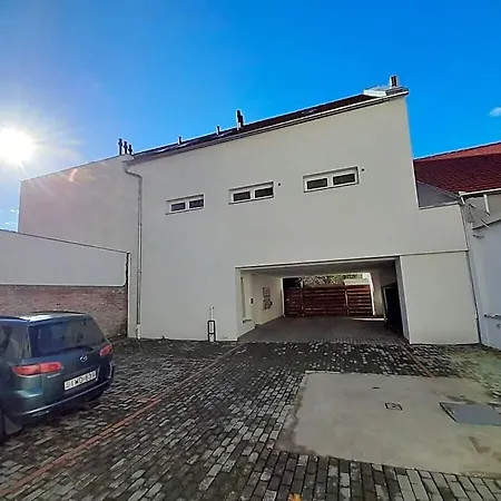 Apartment Freedom 50 *